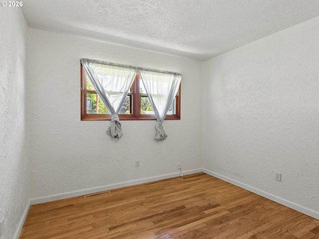 363 9TH St, Washougal, WA 98671