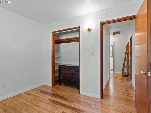 363 9TH St, Washougal, WA 98671