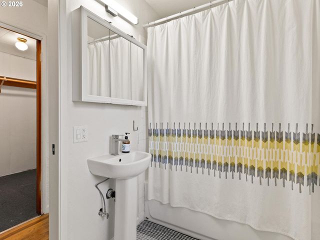 363 9TH St, Washougal, WA 98671