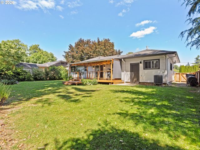 363 9TH St, Washougal, WA 98671