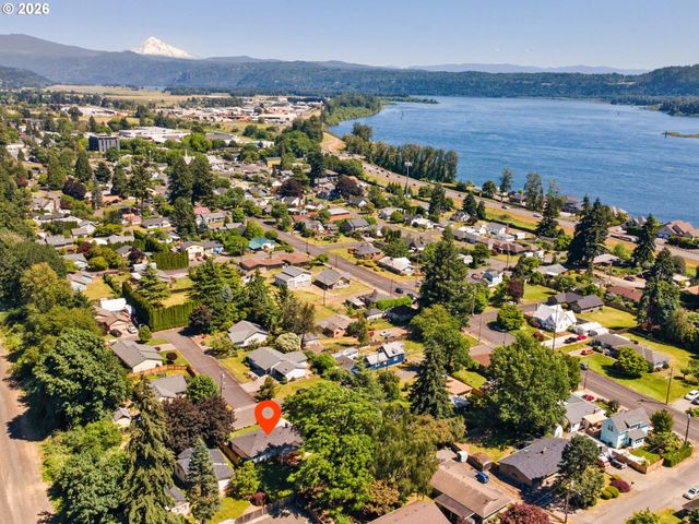 363 9TH St, Washougal, WA 98671