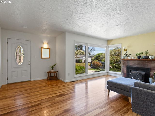 363 9TH St, Washougal, WA 98671