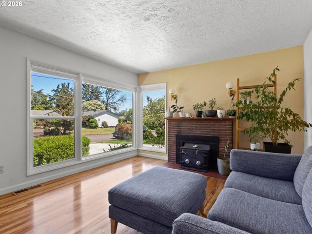 363 9TH St, Washougal, WA 98671