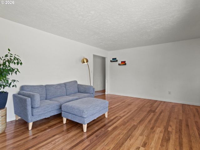363 9TH St, Washougal, WA 98671