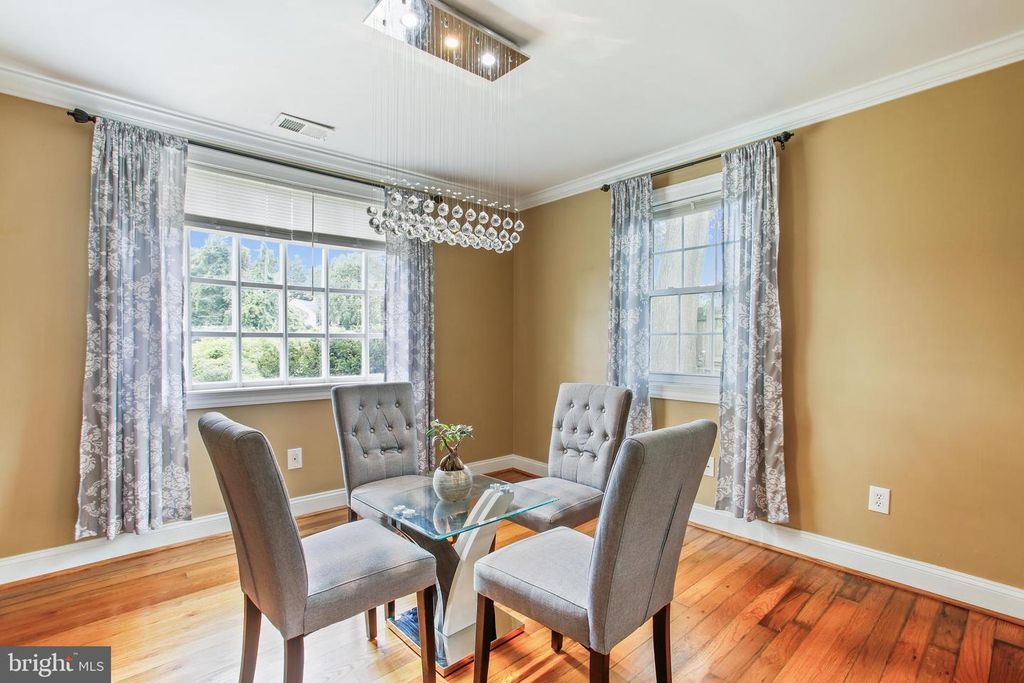 6816 ARLINGTON BLVD, Falls Church, VA 22042
