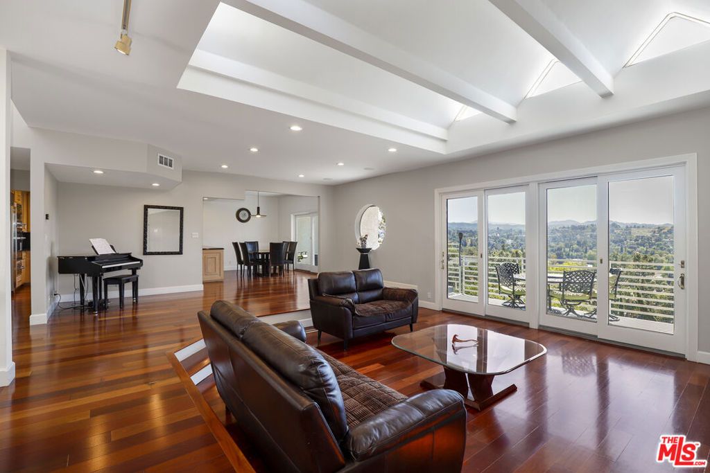 Image 1 of property listing at 5045 Calatrana Drive, Woodland Hills, CA 91364