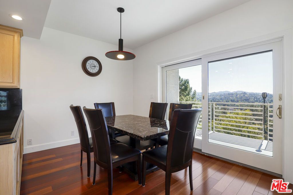 Image 16 of property listing at 5045 Calatrana Drive, Woodland Hills, CA 91364