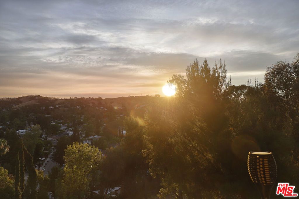 Image 50 of property listing at 5045 Calatrana Drive, Woodland Hills, CA 91364