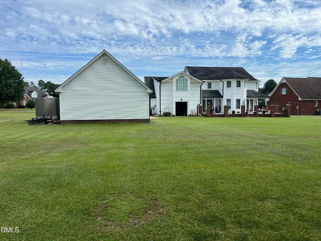 24 Clubhouse Drive, Dunn, NC 28334