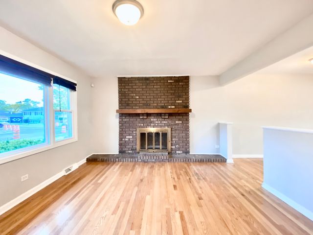 112 E 160th Place, South Holland, IL 60473