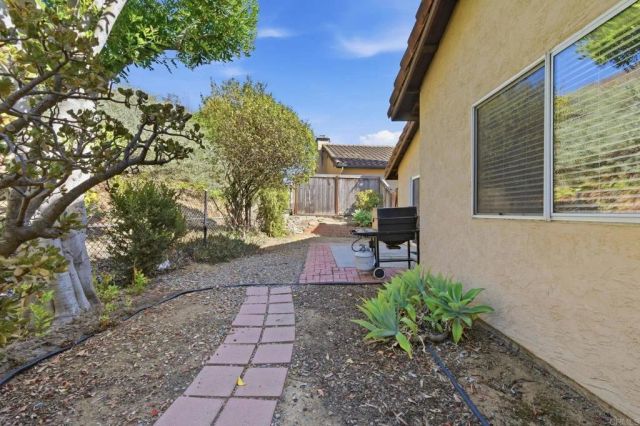1832 Loreto, Escondido, CA 92027