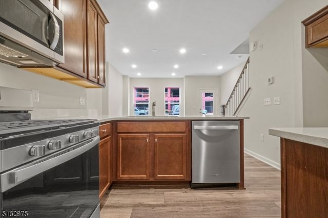 8 Jessica Ln 2103, Union Twp., NJ 07083