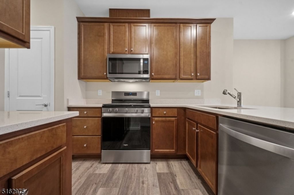 8 Jessica Ln 2103, Union Twp., NJ 07083