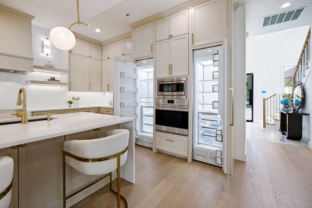 3719 W Beverly Drive, Dallas, TX 75209