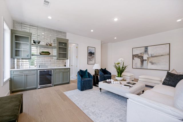 3719 W Beverly Drive, Dallas, TX 75209