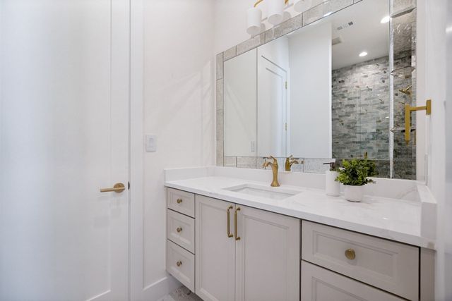 3719 W Beverly Drive, Dallas, TX 75209