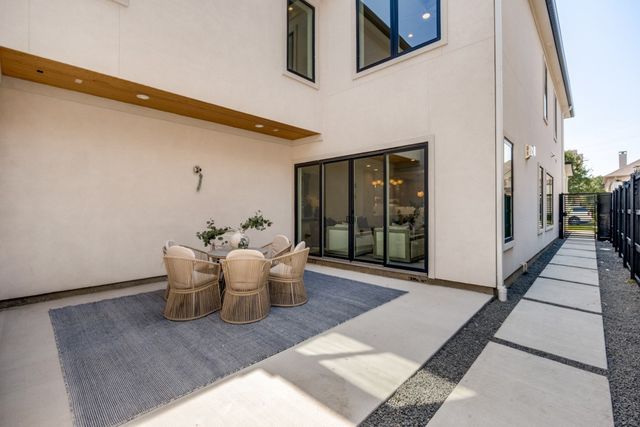3719 W Beverly Drive, Dallas, TX 75209