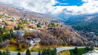2063 E RIDGEHOLLOW DR, Bountiful, UT 84010