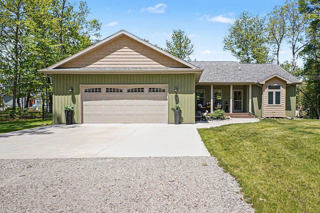 1735 Iroquois Trail, National City, MI 48748