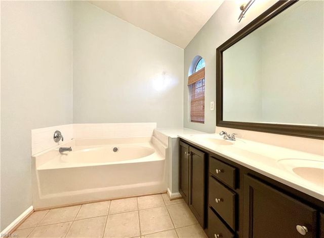 2248 Ships Crossing, Chesapeake, VA 23323