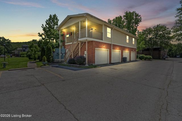 3008 Treeview Ct, Louisville, KY 40214