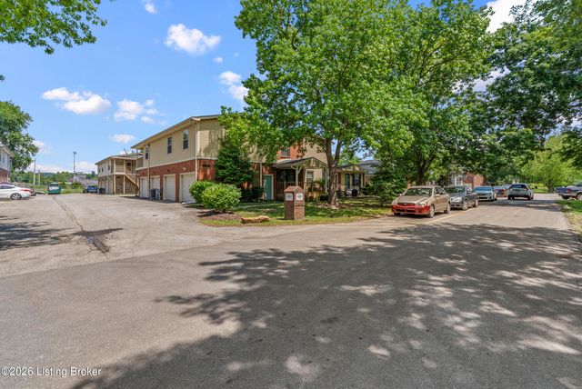 3008 Treeview Ct, Louisville, KY 40214