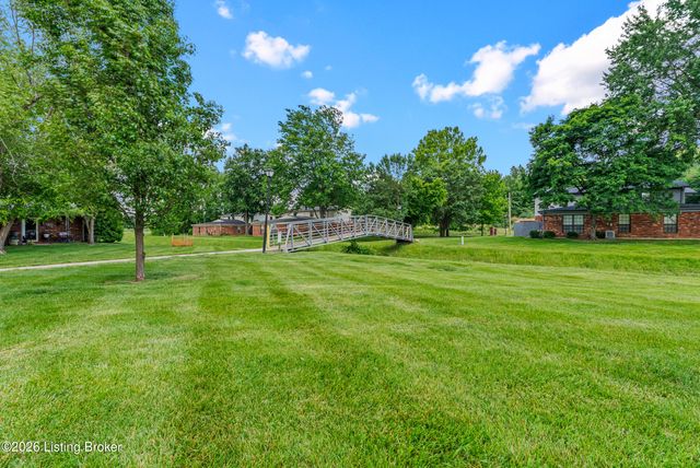 3008 Treeview Ct, Louisville, KY 40214