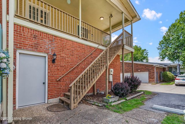 3008 Treeview Ct, Louisville, KY 40214