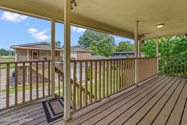 3008 Treeview Ct, Louisville, KY 40214