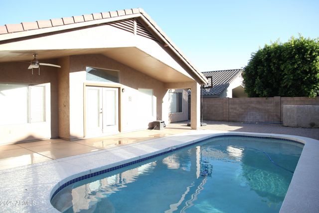 16044 S 18th Avenue, Phoenix, AZ 85045