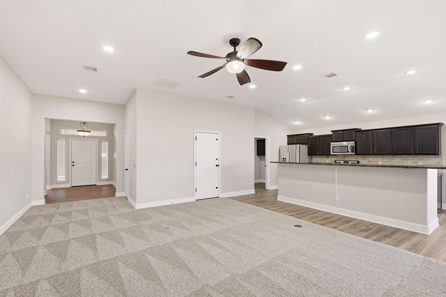 1513 Arthurs Court, Webb City, MO 64870