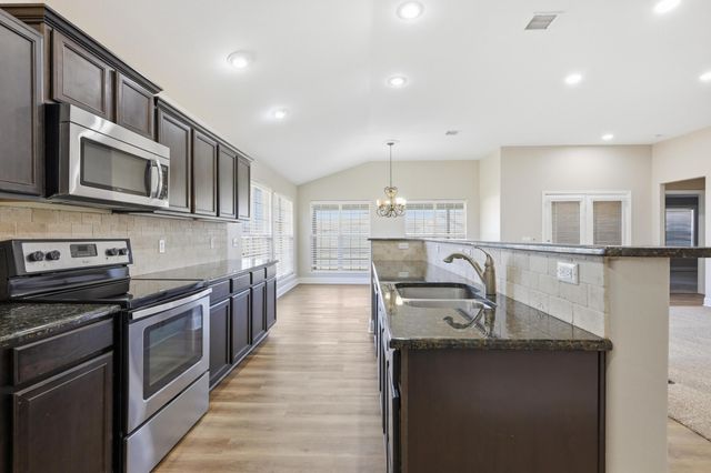 1513 Arthurs Court, Webb City, MO 64870