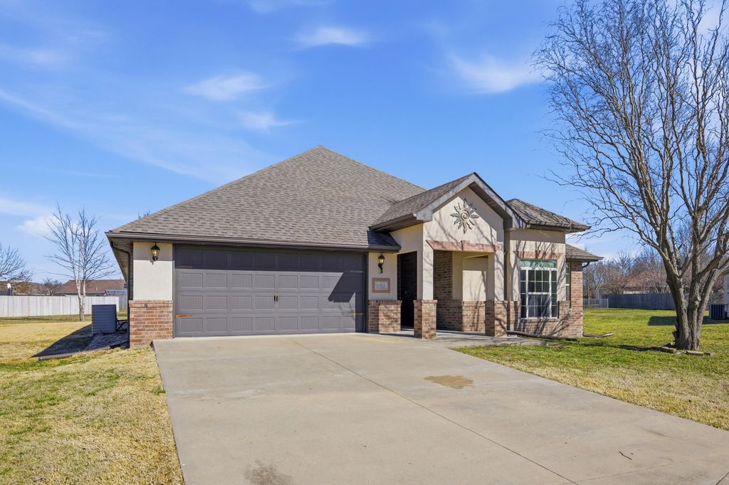 1513 Arthurs Court, Webb City, MO 64870