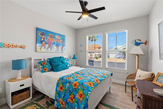 13849 Hawksnest Bay Dr, Corpus Christi, TX 78418