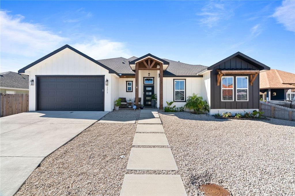 13849 Hawksnest Bay Dr, Corpus Christi, TX 78418