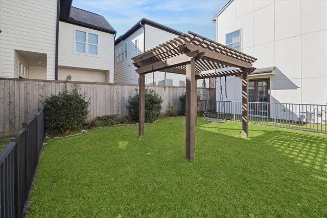 10926 Brookeshire Chase Lane, Houston, TX 77043