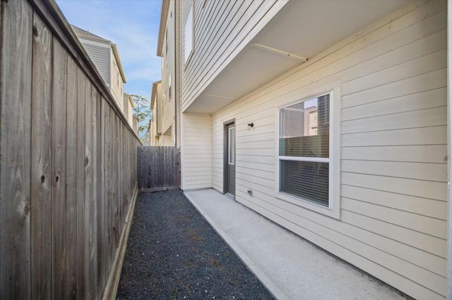 10926 Brookeshire Chase Lane, Houston, TX 77043