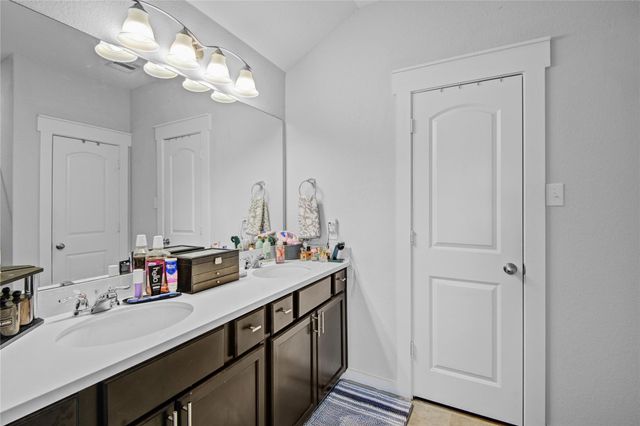 219 Lisa Marie Drive, Angleton, TX 77515