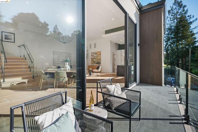 1675 Trestle Glen Rd, Oakland, CA 94610