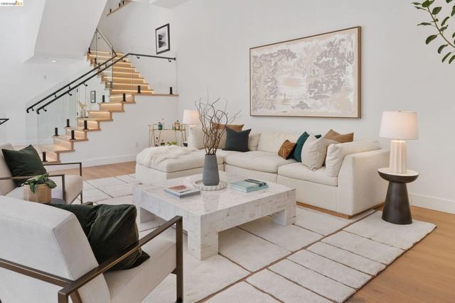 1675 Trestle Glen Rd, Oakland, CA 94610