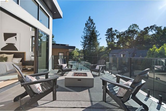 1675 Trestle Glen Rd, Oakland, CA 94610