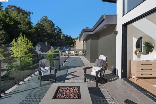 1675 Trestle Glen Rd, Oakland, CA 94610