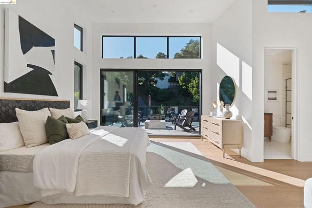 1675 Trestle Glen Rd, Oakland, CA 94610