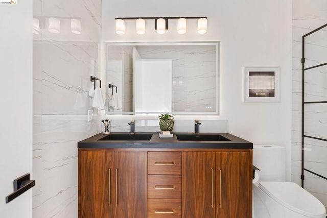 1675 Trestle Glen Rd, Oakland, CA 94610