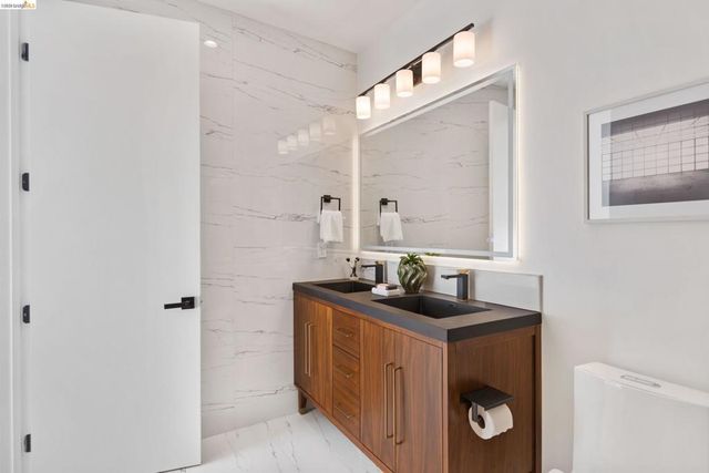 1675 Trestle Glen Rd, Oakland, CA 94610