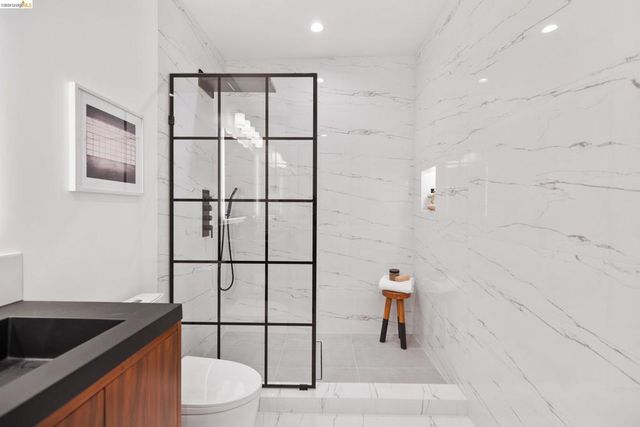 1675 Trestle Glen Rd, Oakland, CA 94610