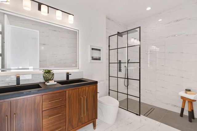 1675 Trestle Glen Rd, Oakland, CA 94610