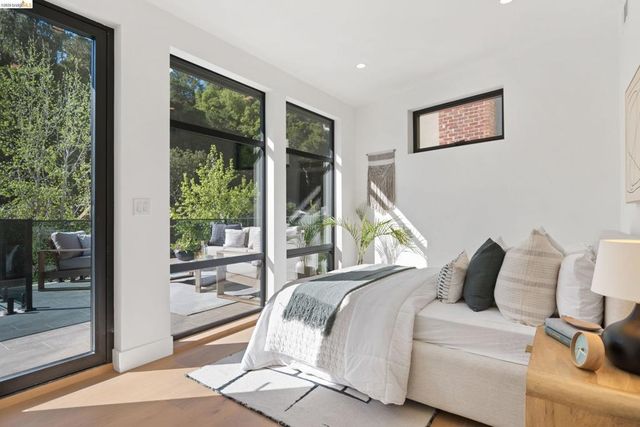 1675 Trestle Glen Rd, Oakland, CA 94610