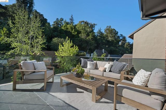 1675 Trestle Glen Rd, Oakland, CA 94610