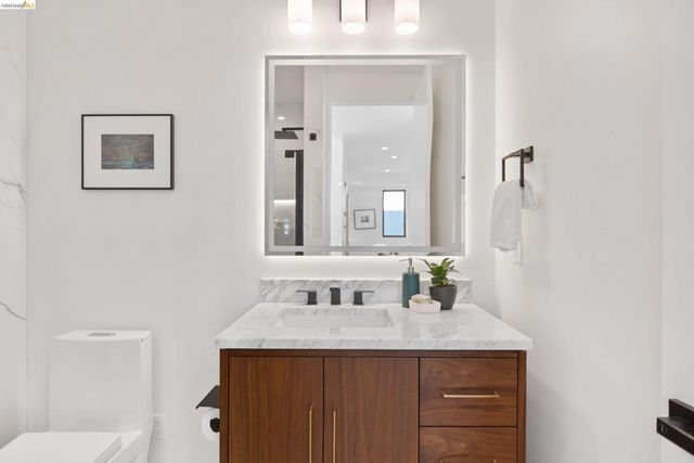 1675 Trestle Glen Rd, Oakland, CA 94610